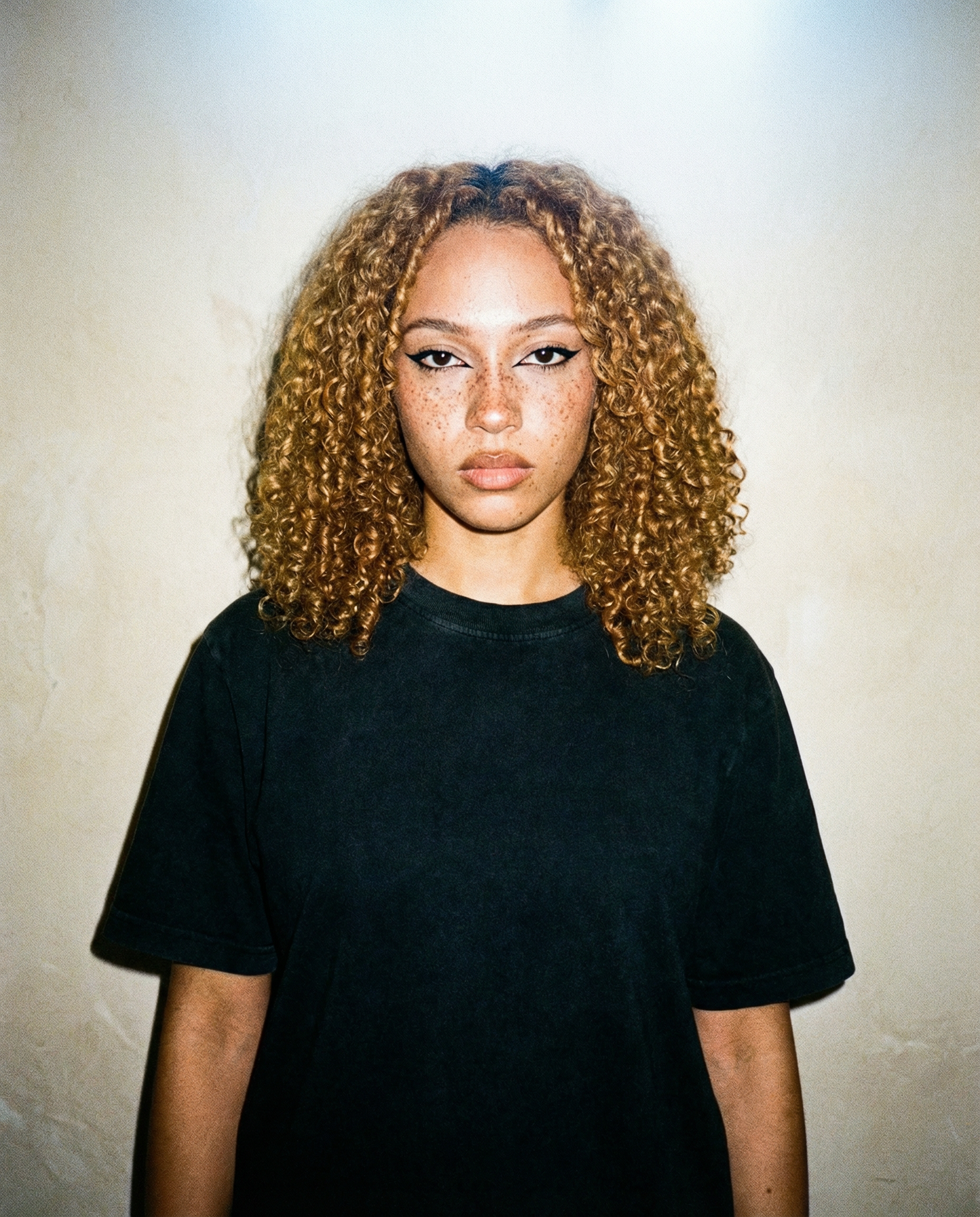 THE REGULAR T-SHIRT DEEP BLACK