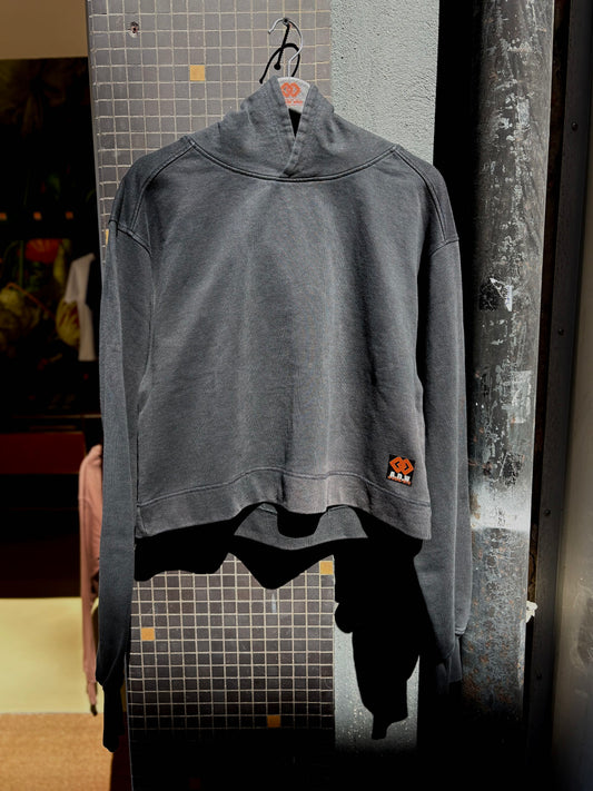 THE OVERSIZED HOODED CROPPED VNT/BLK