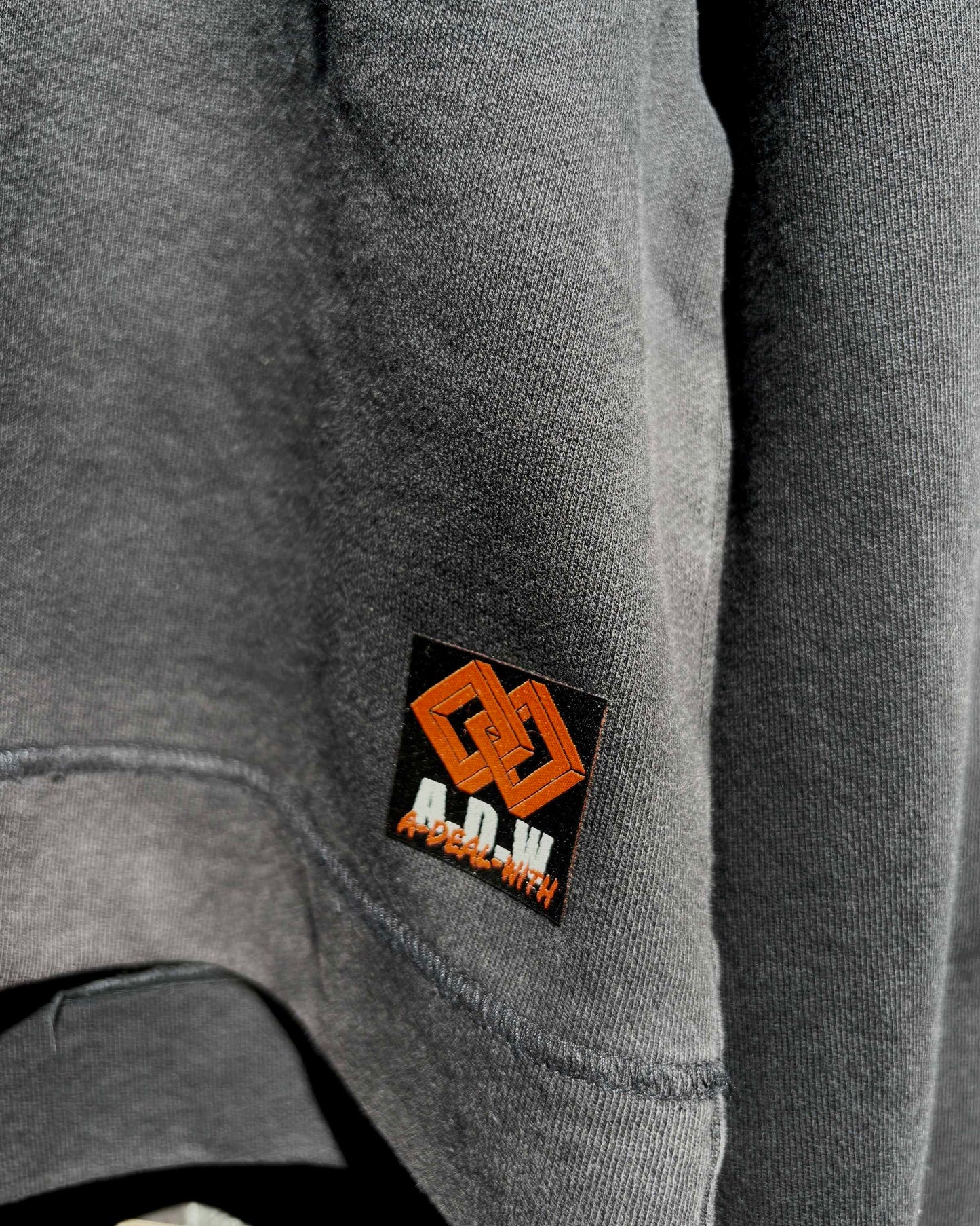 THE CROPPED HOODIE VNT/BLK