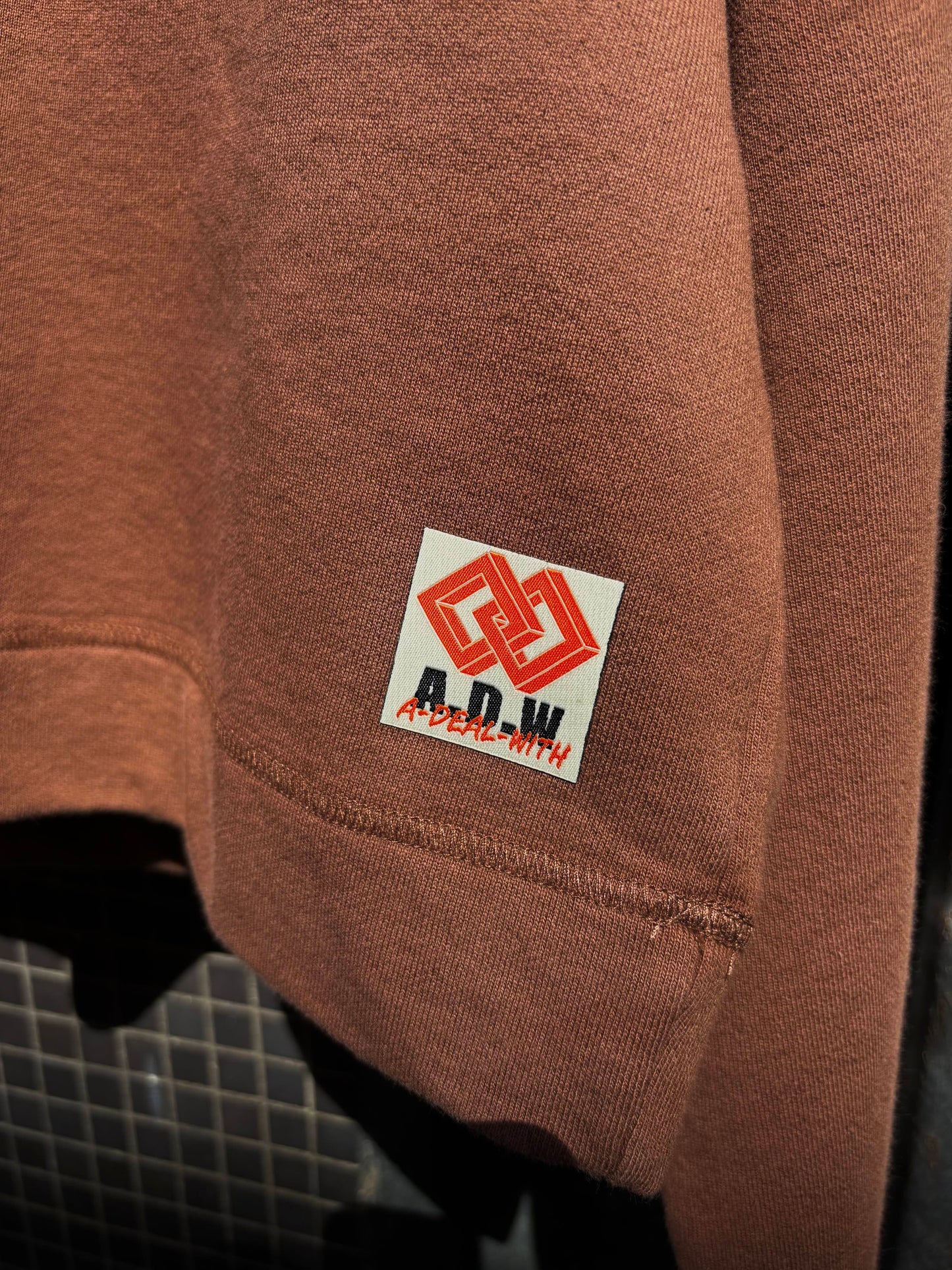 THE OVERSIZED HOODED CROPPED VNT/BRW