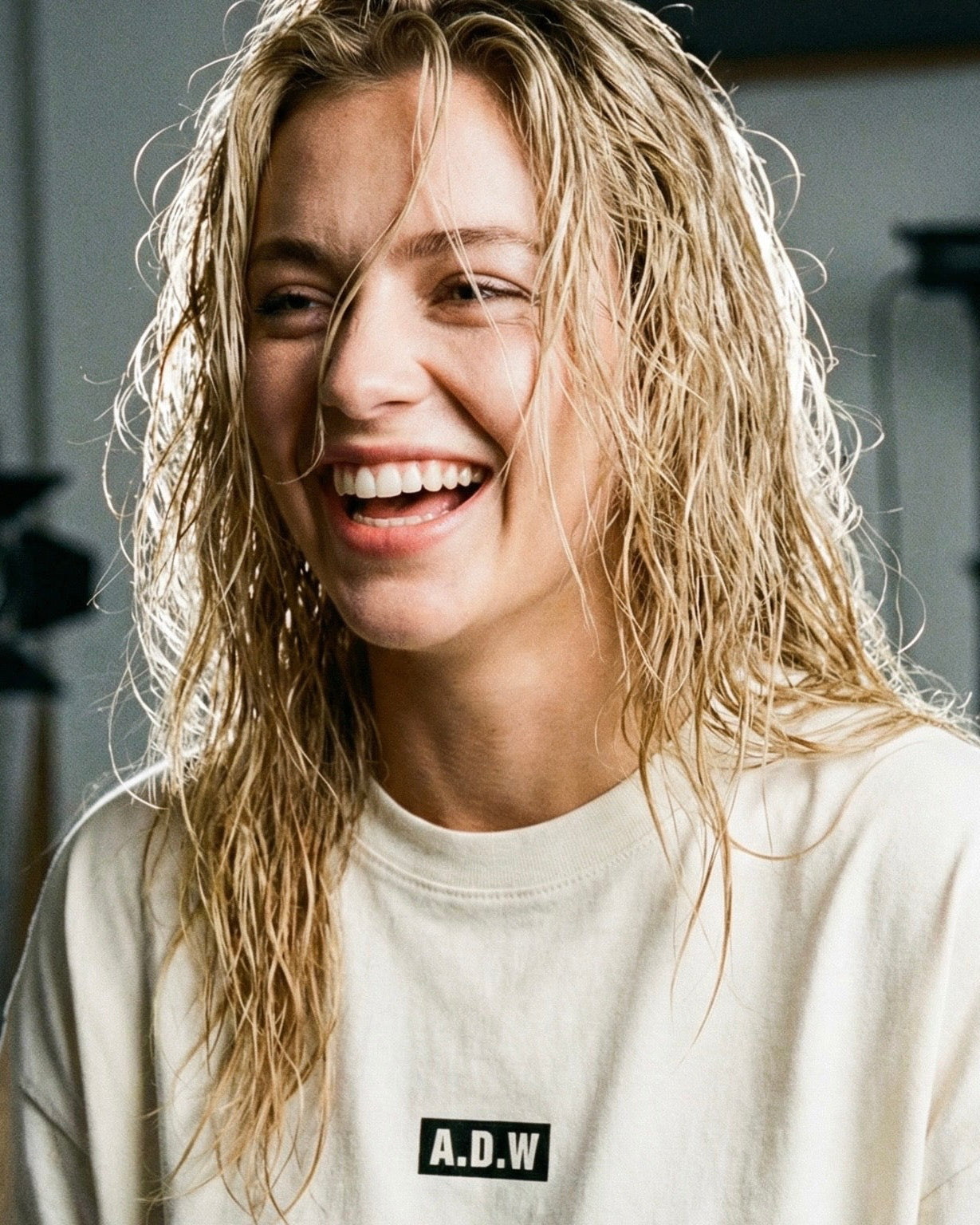 THE OVERSIZED BOXLOGO – FADED WHITE