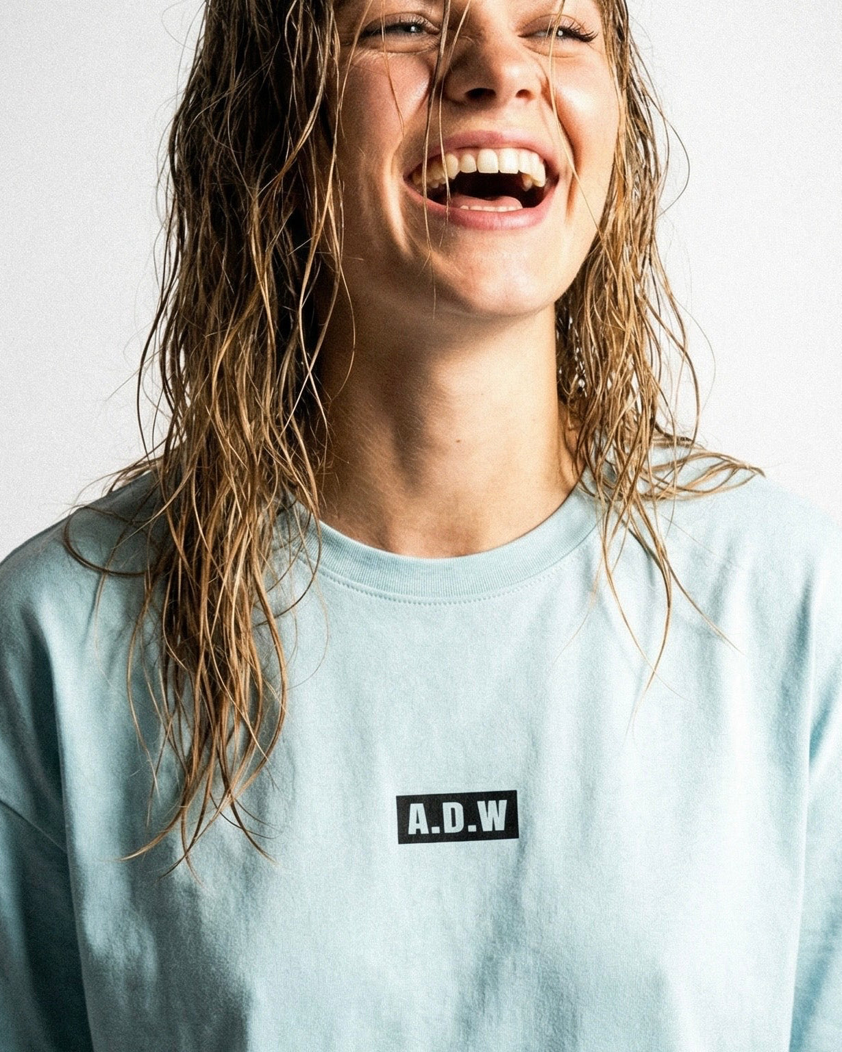 THE OVERSIZED BOXLOGO – LIGHT BLUE