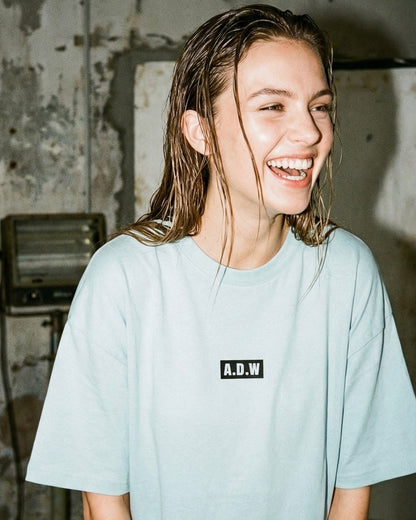 THE OVERSIZED BOXLOGO – LIGHT BLUE