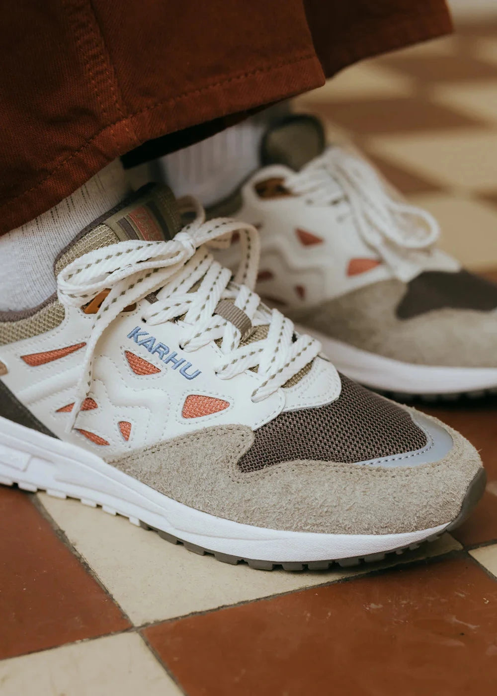 KARHU Legacy 96 Dark Gull Gray / Light Mahogany