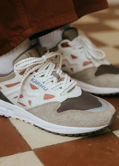 KARHU Legacy 96 Dark Gull Gray / Light Mahogany
