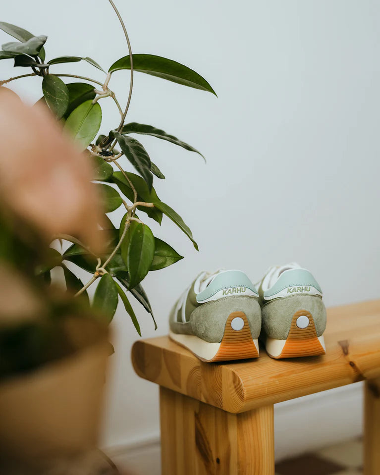 KARHU Mestari 76 Tea / Lichen Flower Pack Sneaker